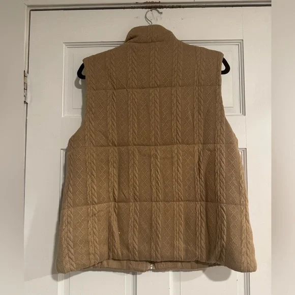 Hem and Thread NWT vest. Size medium - Picture 2 of 5